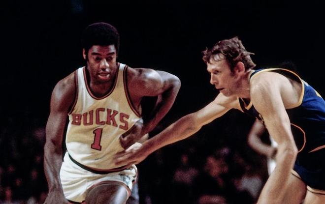 体育直击CBA：孙铭徽归来 广厦险胜同曦